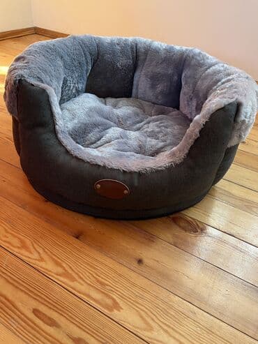 pişik yuvası: Pişik yatagı teze alınıb pisik yerinde yatmadıgına göre satılır — 1