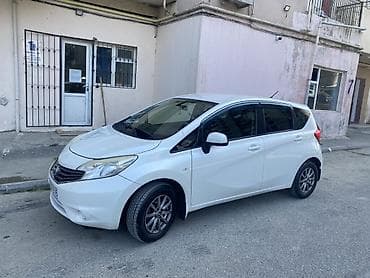 Nissan Note, ağ rəngli, 5 qapılı şəhər hetçbeki. Texniki
