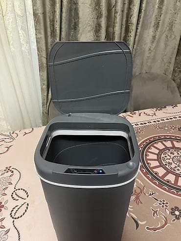Tullantı qabları: Ağıllı sensorlu zibil qutusu - Həcm: təxminən 10–15 L (kompakt ölçü — 4