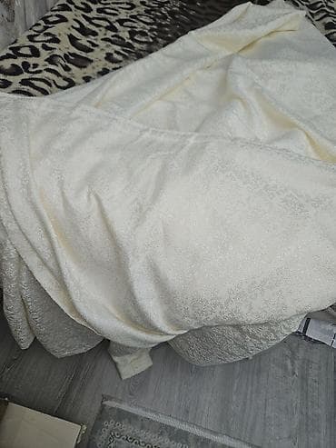 Krem rəngli perde uzunluq 3m türk malıdır 3ədəddir qiymətdə razılaşma