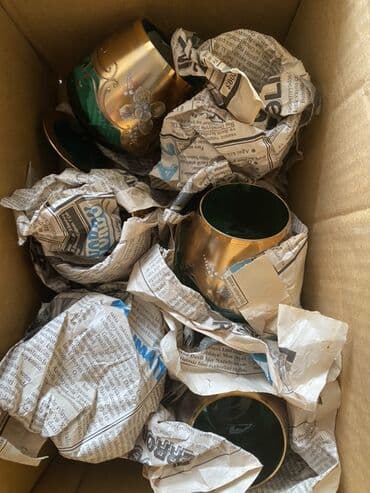 işlənmiş stabilizatorlar: Dekorativ məqsədlər üçün nəzərdə tutulmuş bu qədəhlər, içərisində tünd — 1