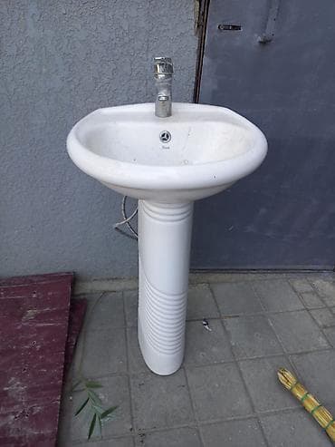 Ayaqüstə lavabo – pedestallı model - Material: ağ keramika - Dizayn — 1