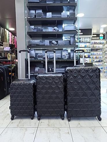 3-lü sərnişin çamadan dəsti – qara, relyefli üçbucaq naxışlı dizayn -