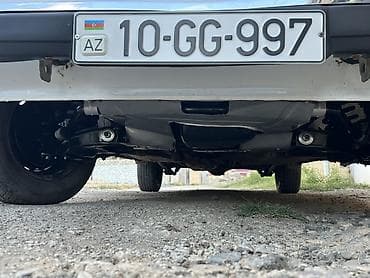 vaz 2101: VAZ 2107 sedan – ağ rəngli, klassik kuzov dizaynı ilə. Azərbaycan — 3