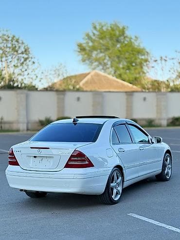 şam disk 17: Mercedes-Benz C 240: 2.6 l | 2002 il Sedan — 4
