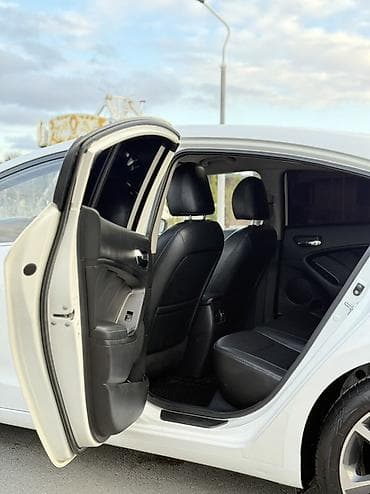 190 maşın: Kia Cerato sedan – ağ rəng, aerodinamik korpuslu, şəhər və magistral — 7