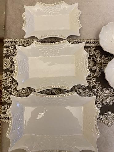 ps servis: İki mərtəbəli servis qablari dəsti 8 dəstdir. Hər qabdan 2 ədəddir — 4