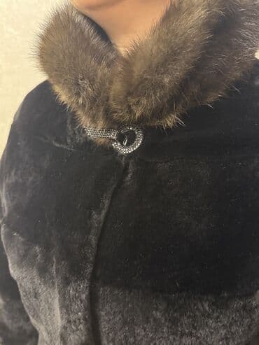 aslan pencesi qiymeti: Qadın kürkü
Original, İtaliyadan alınıb
40 ölcü
Az geyinilib — 5