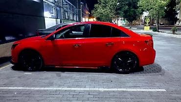 aka masin: Chevrolet Cruze LT – idman üslublu sedan - Kuzov: parlaq qırmızı — 4