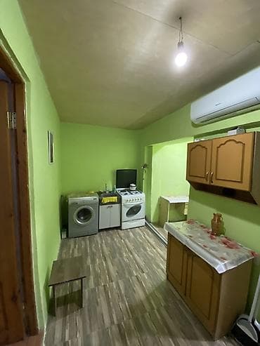 Zabrat 2 Kruq terefdedir yoldan 200 metr içerdedir 2 otaq temirli