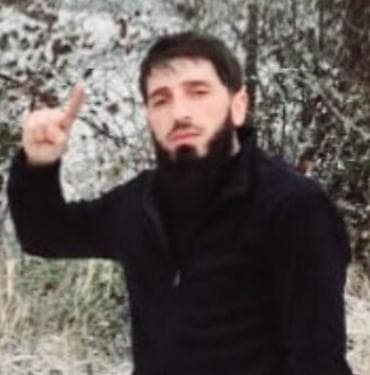 Təsviri: Qara rəngli, uzunqol, fermuarlı flis/jaket. - Material