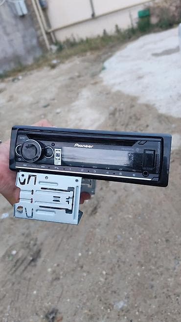 Pioneer avtomobil maqnitolası – 1-DIN ölçü. Xüsusiyyətlər: - Ön