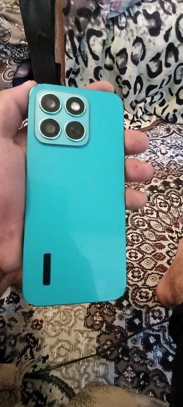 Satılır: yaşıl rəngli smartfon Xüsusiyyətlər: - Korpus: düz kənarlı — 5