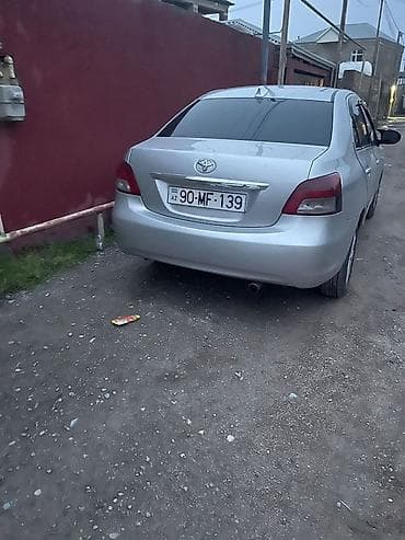 toyota vitz: Toyota Yaris: 1.3 l | 2007 il Sedan — 3