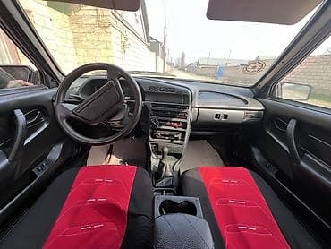 niva lada: LADA Samara (hatchback), ağ rəng. Xüsusiyyətlər: - Kuzov: 5 qapılı — 7