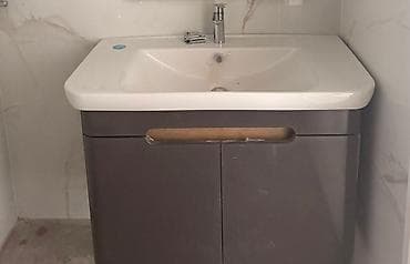 hamam üçün şkaf: VitrA hamam lavabosu və dolab dəsti - Brend: VitrA (lavabo üzərində — 3