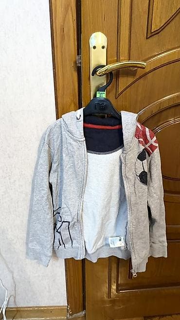 qar geyimi: Uşaq üçün kapüşonlu idman jiletka/sviter - Rəng: açıq boz - Model: ön — 3