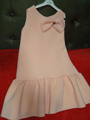 Uşaq paltarı yaş 9,10,11– şaftalı rəngdə, A-kəsimli, yüngül və lalafo.az -da Uşaq paltarı yaş 9,10,11– şaftalı rəngdə, A-kəsimli, yüngül və