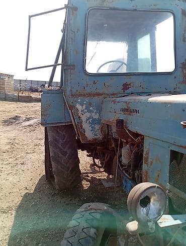 ucuz kamaz: Traktor MTZ seriyası (mavi rəngli), kabinalı. Texniki xüsusiyyətlər — 7