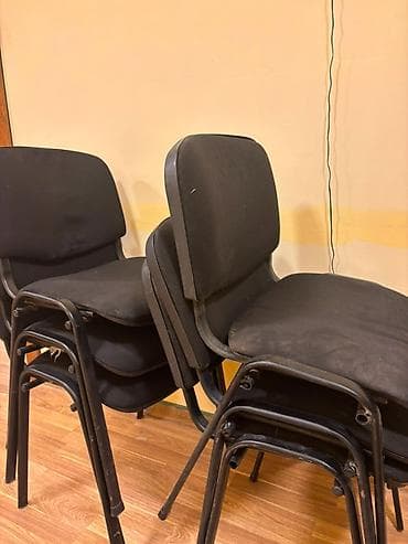 ofis stullari: Keyfiyyətli qara stullar Bəzilərinin parça rəngi bir az solub, onu da — 1