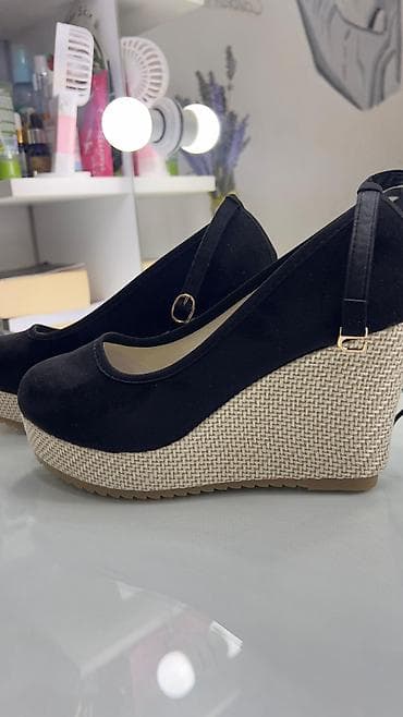 Qadınlar üçün platforma dabanlı ayaqqabı - Rəng: Qara üst hissə, bej