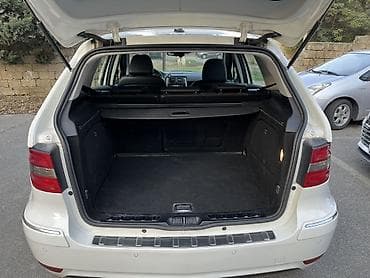 maşınlar satisi: Mercedes-Benz B180, ağ rəng, kompakt MPV/geniş hatchback.Barter — 6