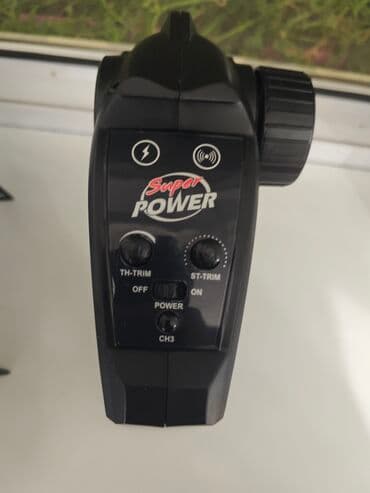 Hovuzlar: Pultla işləyən gəmi 35km/saat sürətlə hərəkət edir. Tərs çevrildikde — 12