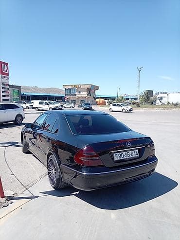 audi tt: Mercedes-Benz E-Class: 2.6 l | 2004 il Sedan — 2