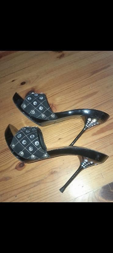 Женская обувь: Qadın stiletto ayaqqabıları - Rəng: qara, parlaq lak effektli - — 1