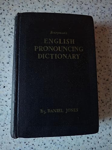 ingilisce: English pronouncing dictionary by Daniel Jones. 538 vərəq. Словарь — 1