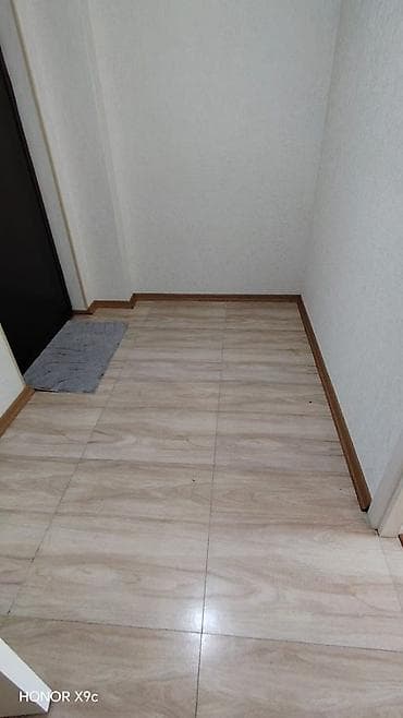 Kirayə mənzillər: Mənzil tam təmirlidir.Suyu,qazı,işığı daimidir.Binanın 2 lifti — 10