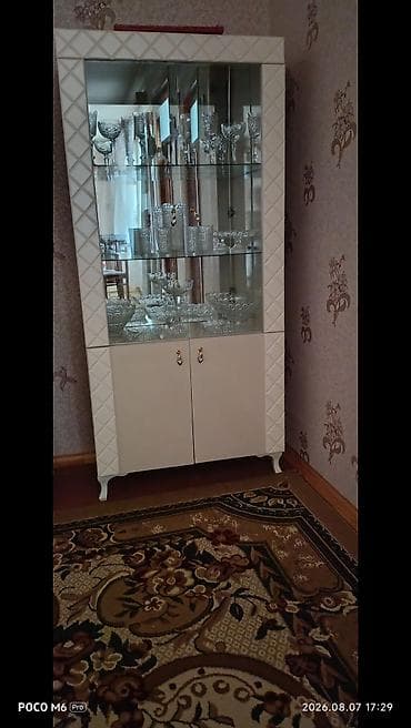 Оборудование для магазинов: Стеклянная витрина-шкаф, Б/у — 2