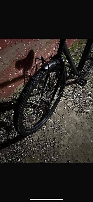 velosipet 24: Şəhər/kruizer tipli velosiped – tam qara dizayn - Geniş, rahat sükan — 3