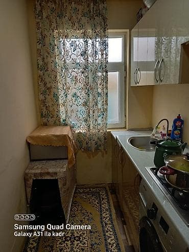 binəqədi gülüstan: Ev Dunya market ilə üz-üzə məhlədə yerləşir.Dayanacağa və 20 sahəyə 3 — 2