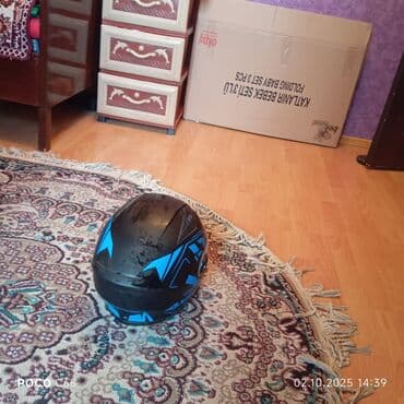 7 yerlik avtomobillər: - Rəng: mat qara üzərində mavi qrafika - Korpus: aerodinamik, tam üzlü — 2