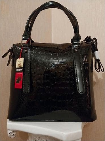 tergan sumkalar: Qadın üçün əl çantası – klassik qara rəng, laklı, krokodil naxışlı — 1