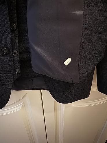 kis: Kişi üçün üçlü kostyum dəsti: - Rəng: tünd boz, xırda xətlərli — 2