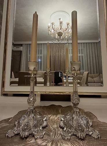 Gümüşü və bej rəng çalarlı metal şamdan,cütü 50 AZN,alt hissəsi isə