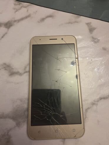 Tecno: Vsun markalı smartfon Texniki və vizual təsvir: - Ekran: təxminən 5 — 4