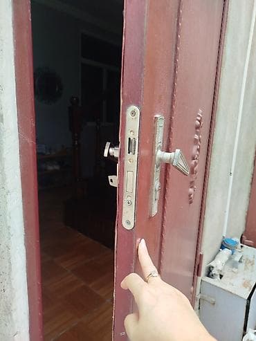 islenmis demir qapilar: Heyet evi ücün demir qapi satilir.ici dolu berk qapidi .ESL — 1
