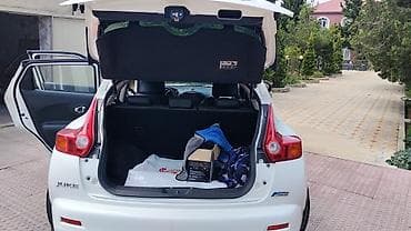 Салон: Nissan Juke – salon və interyer - Rəng: ağ eksteryer, qara interyer - — 6