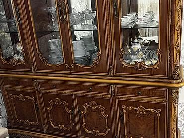 tek kıravat: Klassik üslubda iri vitrin-bufet - Material: təbii ağac (qoz rəngli) — 2