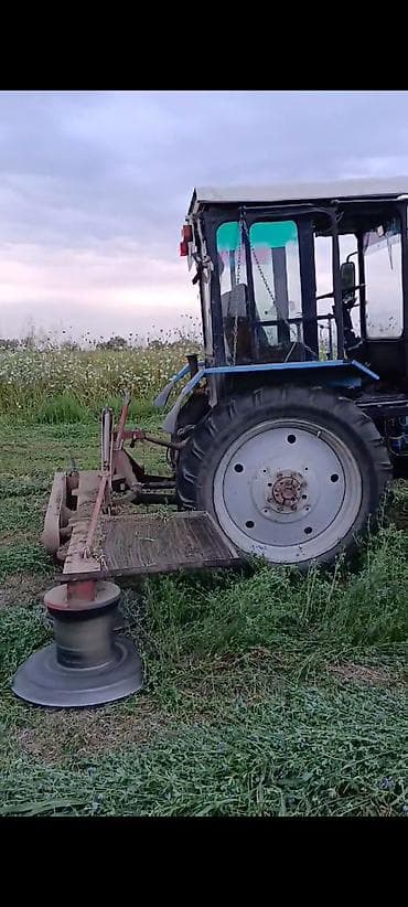 lapet qoşqu: Mavi rəngli tək kabinəli təkərli traktor. Texniki xüsusiyyətlər və — 5