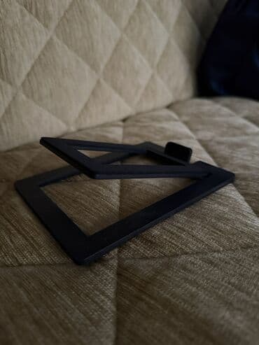 Radio: 2 ədəd masa üstü kalonkalar üçün dəmir altlıqlar satıram. Qırığı — 1