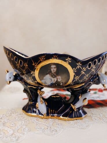 Məhsul: Boyalı və qızılı işləməli dekorativ porselen meyvə/güllük qab