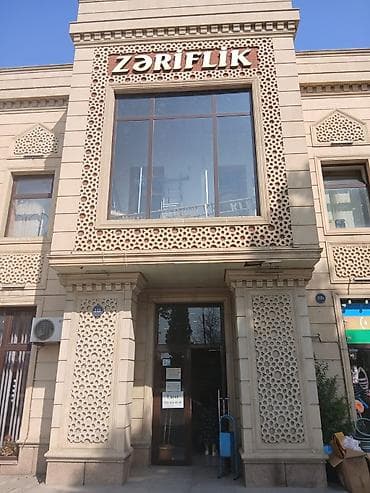 Obyekt Gəncə şəhərin mərkəzində yerləşir . Əsas prospektə baxır. 530