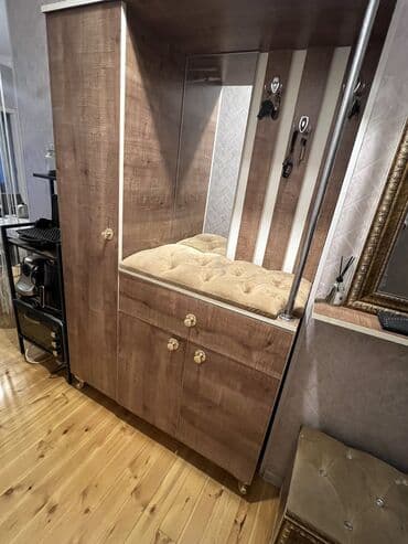 шкаф со столом: Mebeller satılır. Dəhliz dolabı 80 azn Divan woodpecker bazalıdır, heç — 1