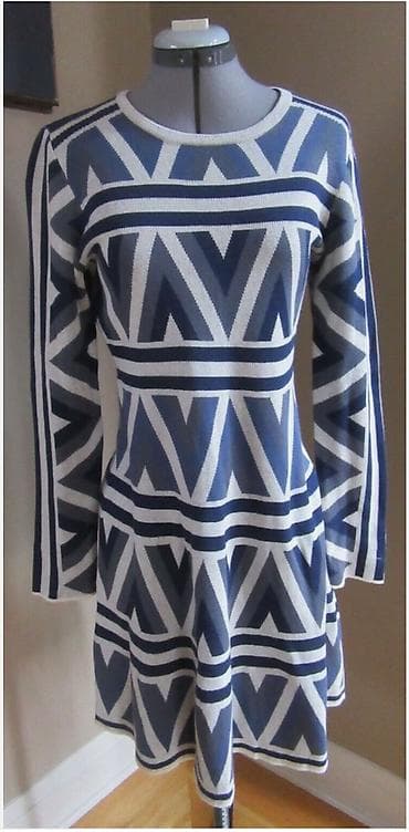 flo azerbaijan: Qadın paltarı – qrafik naxışlı, uzunqollu - Model: dizə qədər, qıç — 2