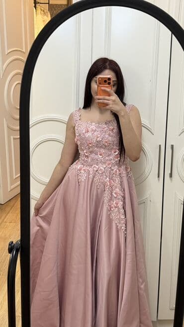 BMW: Solğun çəhrayı rəngdə, uzun ziyafət/libas geyim. - Üst hissə qabarıq — 1