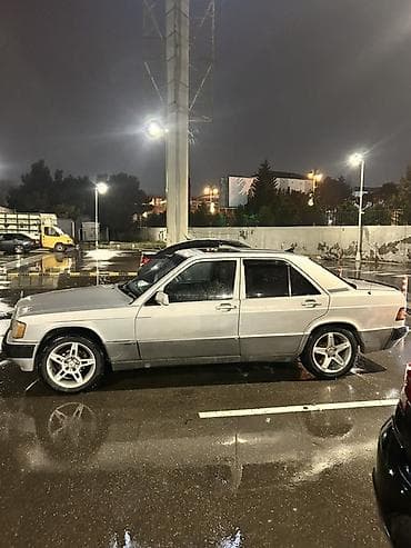 190 farası: Mercedes-Benz 190 (W201): 2.5 l | 1990 il Sedan — 3